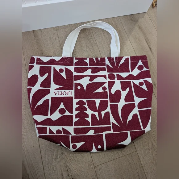 Vuori limited-edition Holiday 2025 tote - Picture 1 of 7
